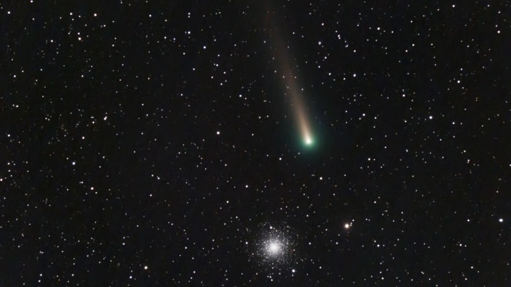 Новосибирский астрофотограф снял комету «Леонард». Для этого ему пришлось ехать на Танай