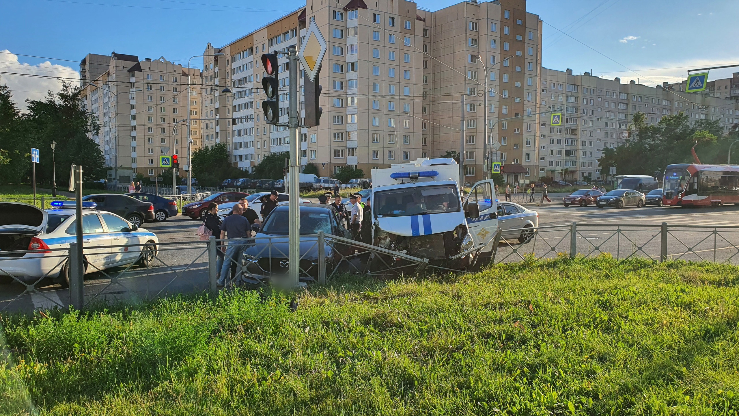 Наше рыбацкое. ДТП В Рыбацком. Авария в Рыбацком. Трамвай протаранил машины СПБ.