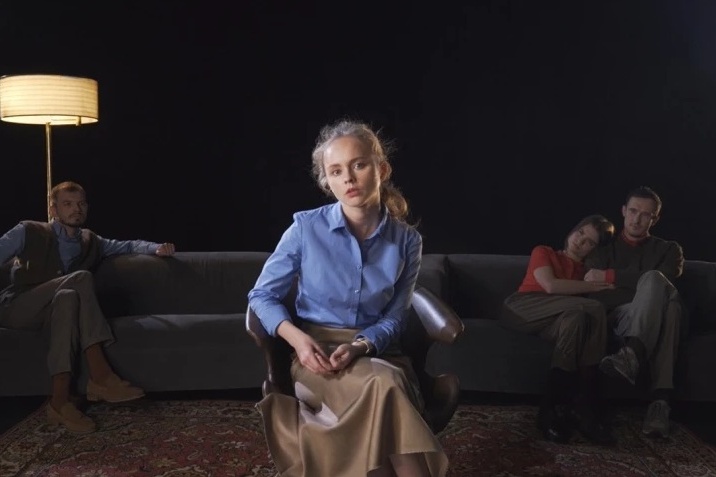Одну из ролей в фильме сыграла актриса из сериала «Территория» Ксения Отинова Одну из ролей в фильме сыграла актриса из сериала «Территория» Ксения Отинова