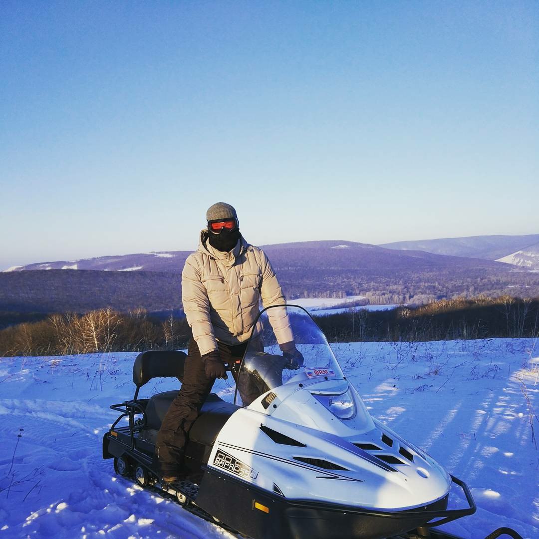 Василий Егоров на снегоходе в <nobr class="_">2018 году</nobr>