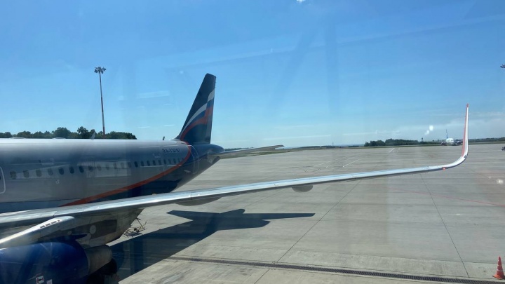 Летевший из Москвы в Ижевск самолет экстренно сел в Бегишево. Рассказываем подробности