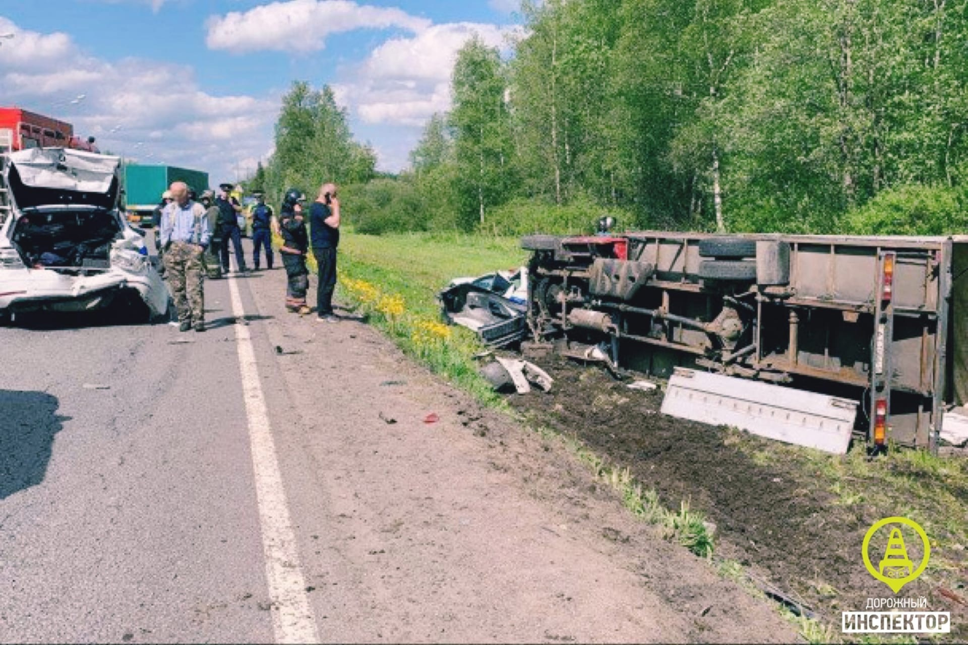 Задержан водитель фуры, который снес машины ДПС на обочине под Вырой. Один  из полицейских – в реанимации | 03.06.2022 | Санкт-Петербург - БезФормата