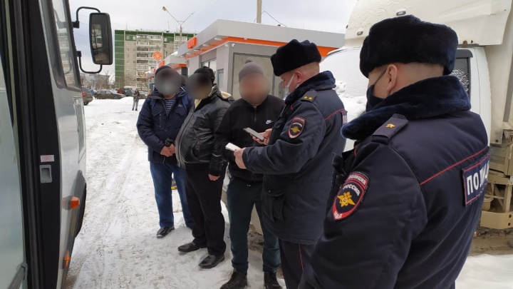 Под Екатеринбургом полиция и ОМОН устроили массовую проверку южан. Кого ищут?