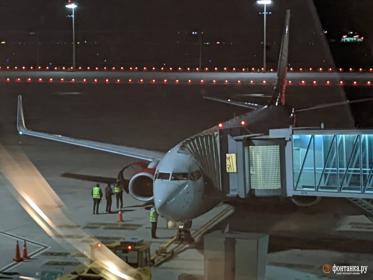 Туристы из Петербурга закончили отдых 14-часовым ожиданием. В аэропорту Хургады не починили «Боинг-737»