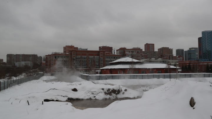 Журналист НГС вышел к озеру: как парящая река разливалась по Шевченковскому жилмассиву