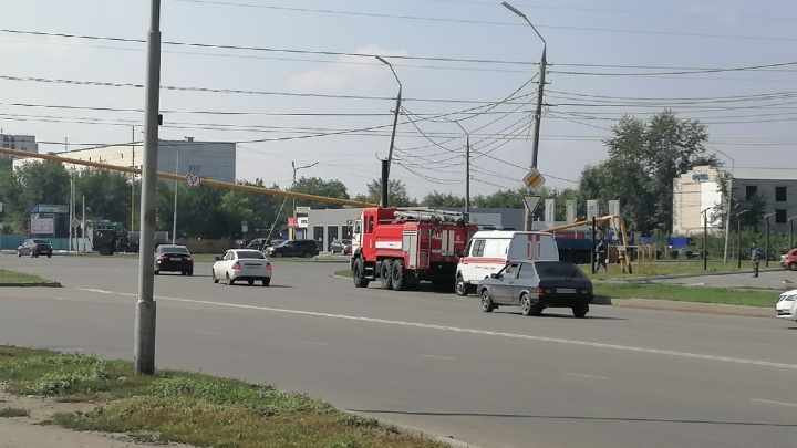 В Кургане на кольце по улице Дзержинского сбили газовую трубу