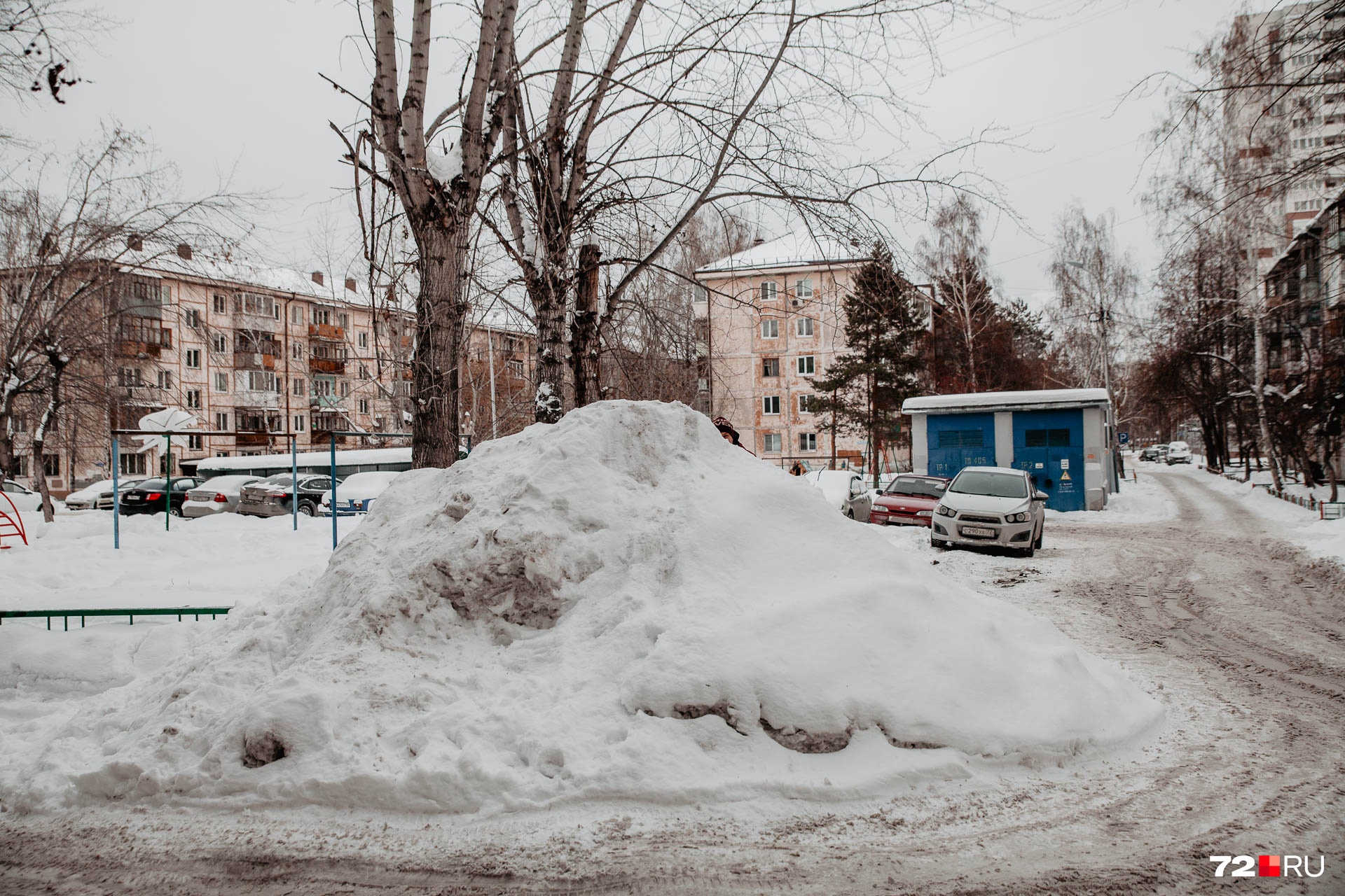 В этом месте гора мешает посмотреть на дорогу, но за ней дальше тупик и нет практически никакого движения В этом месте гора мешает посмотреть на дорогу, но за ней дальше тупик и нет практически никакого движения