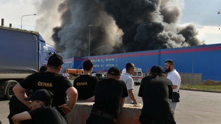 При пожаре на складе Ozon погиб человек и еще 13 пострадали. Кто понесет ответственность