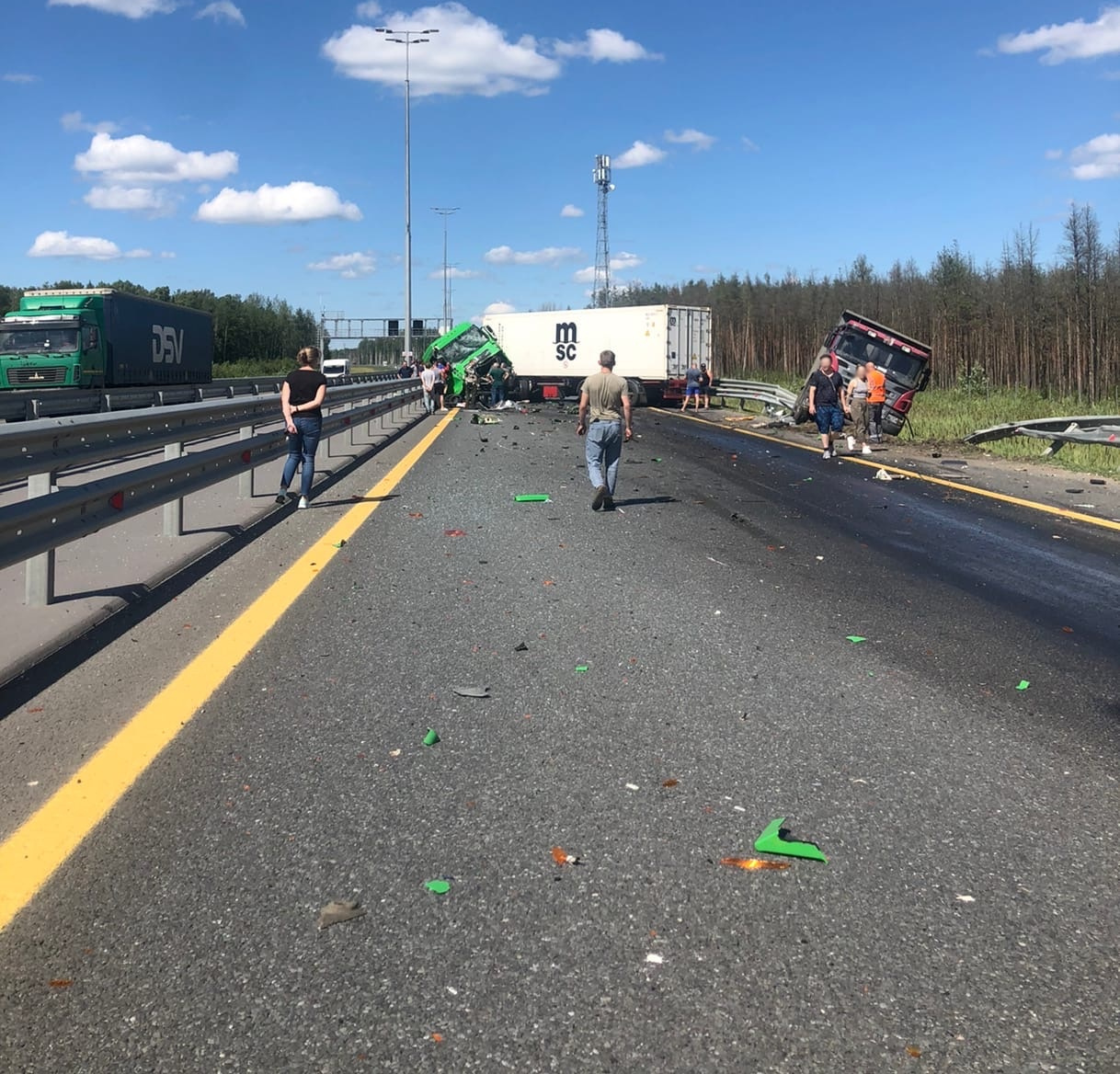 Трасса М-11 в Петербург перекрыта из-за ДТП с фурой, водителей отправили на  М-10 | 13.07.2022 | Санкт-Петербург - БезФормата