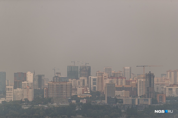 Новосибирск в пелене смога выглядит как город из антиутопии