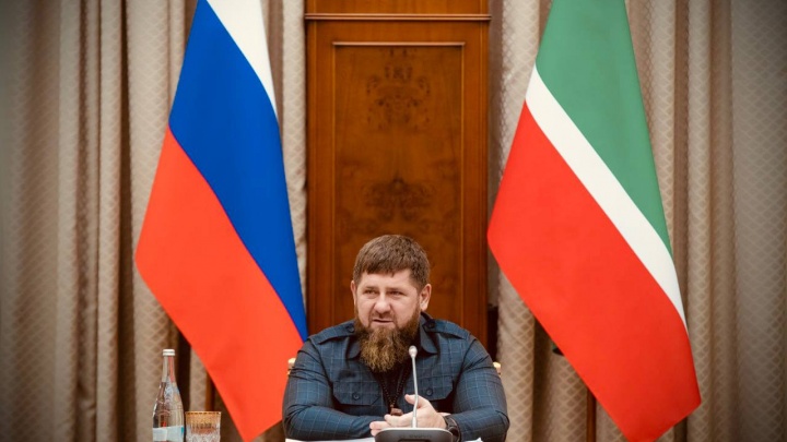 «Остановить его может только Путин». Зачем Кадыров удерживает Зарему Мусаеву, и что будет дальше