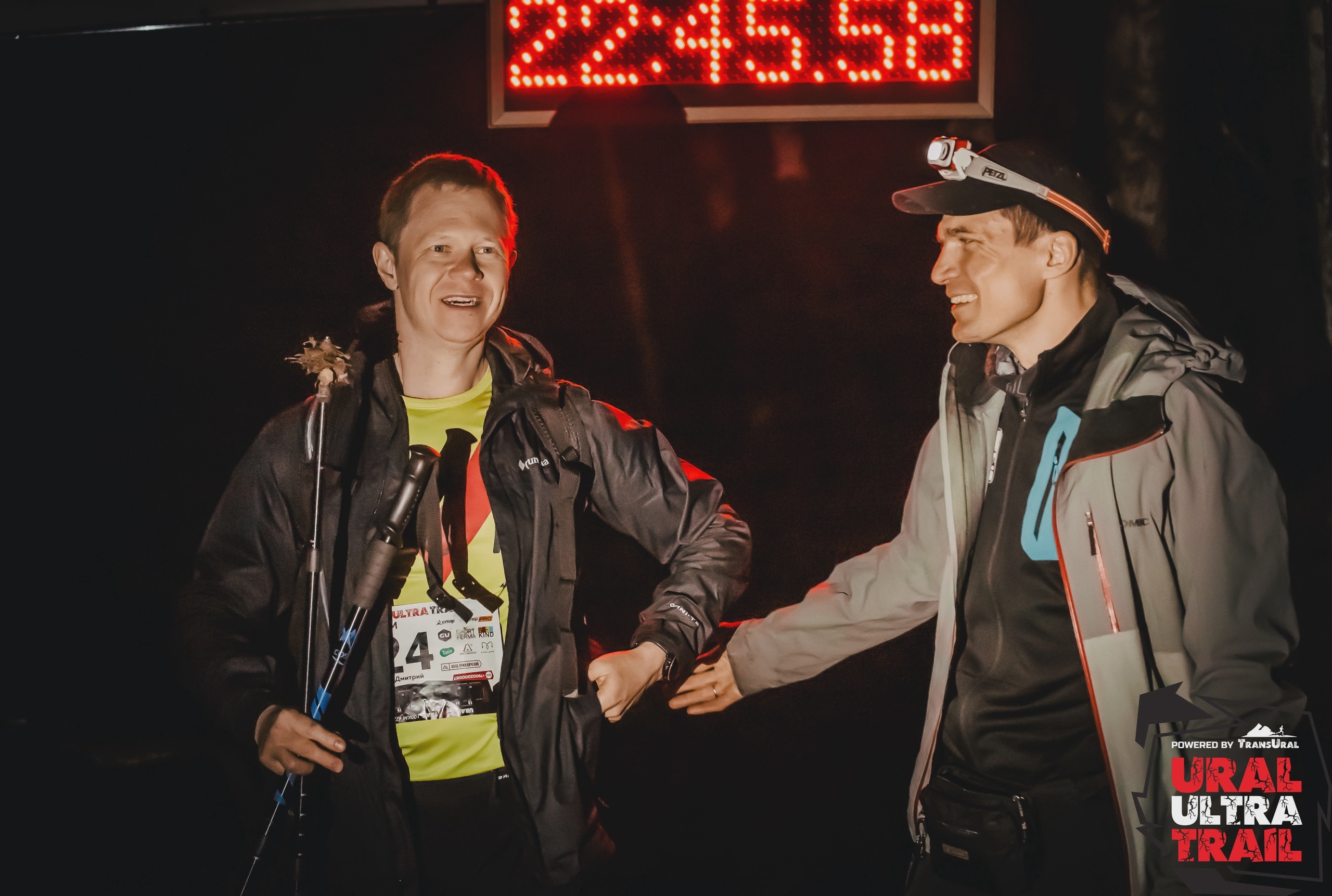 На финише Дмитрия встретил один из организаторов и идейных вдохновителей ультратрейла Антон Жиганов
