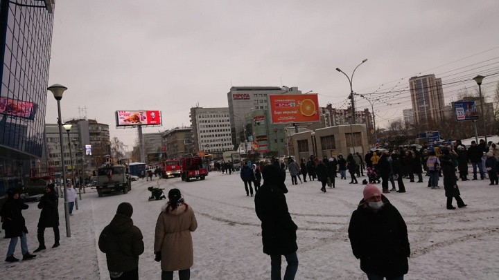В Новосибирске эвакуировали людей из здания крупного торгового центра