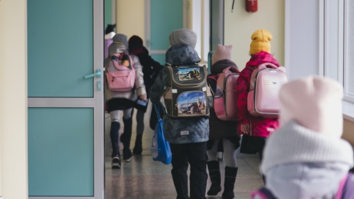 В Челябинске выросло число классов и школ, закрытых на карантин