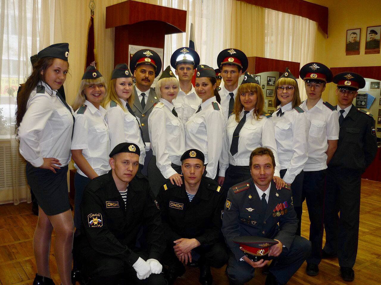 Денис Соколов (в центре нижнего ряда) с коллегами