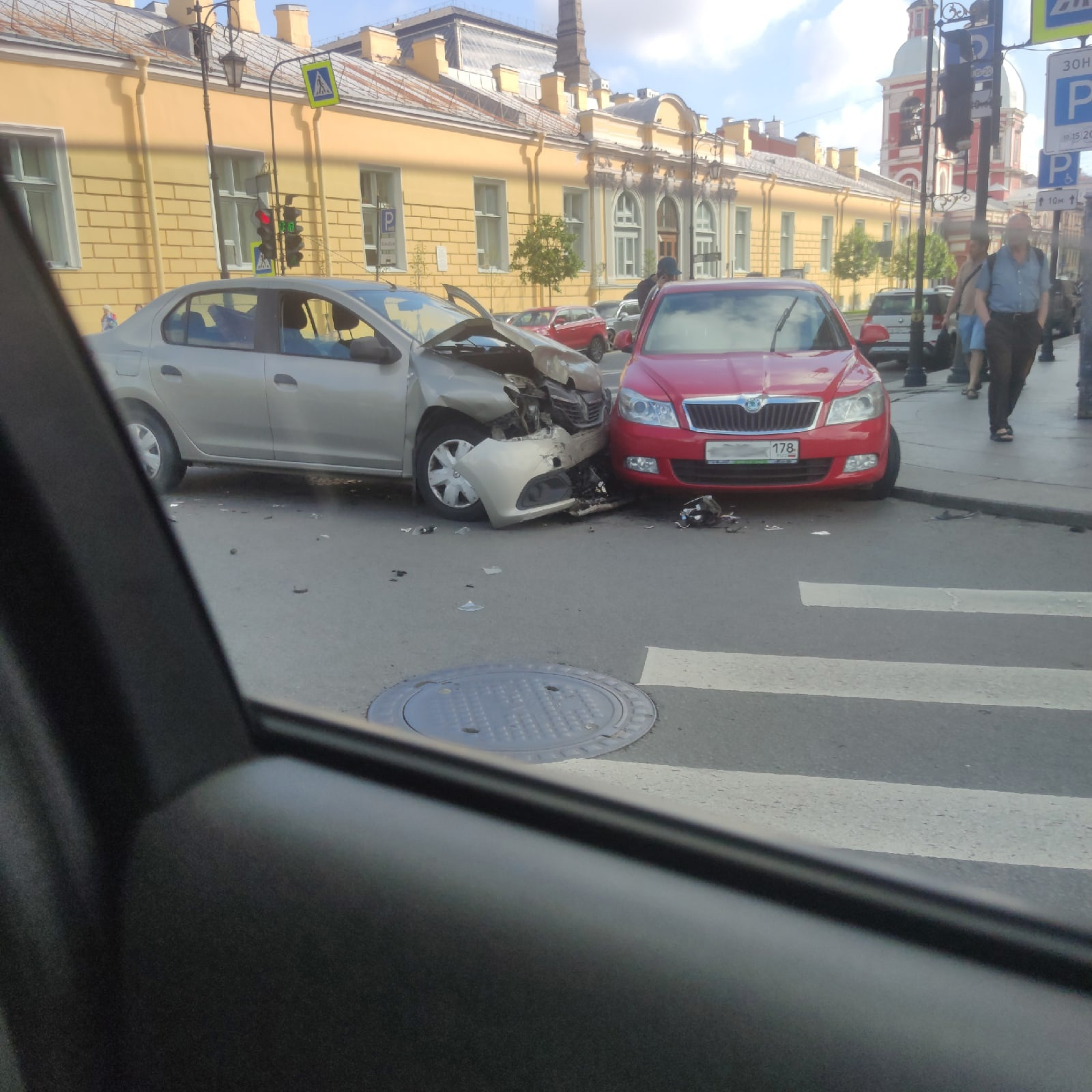 Фонтанка ру новости санкт петербурга происшествия. Машина на дороге.