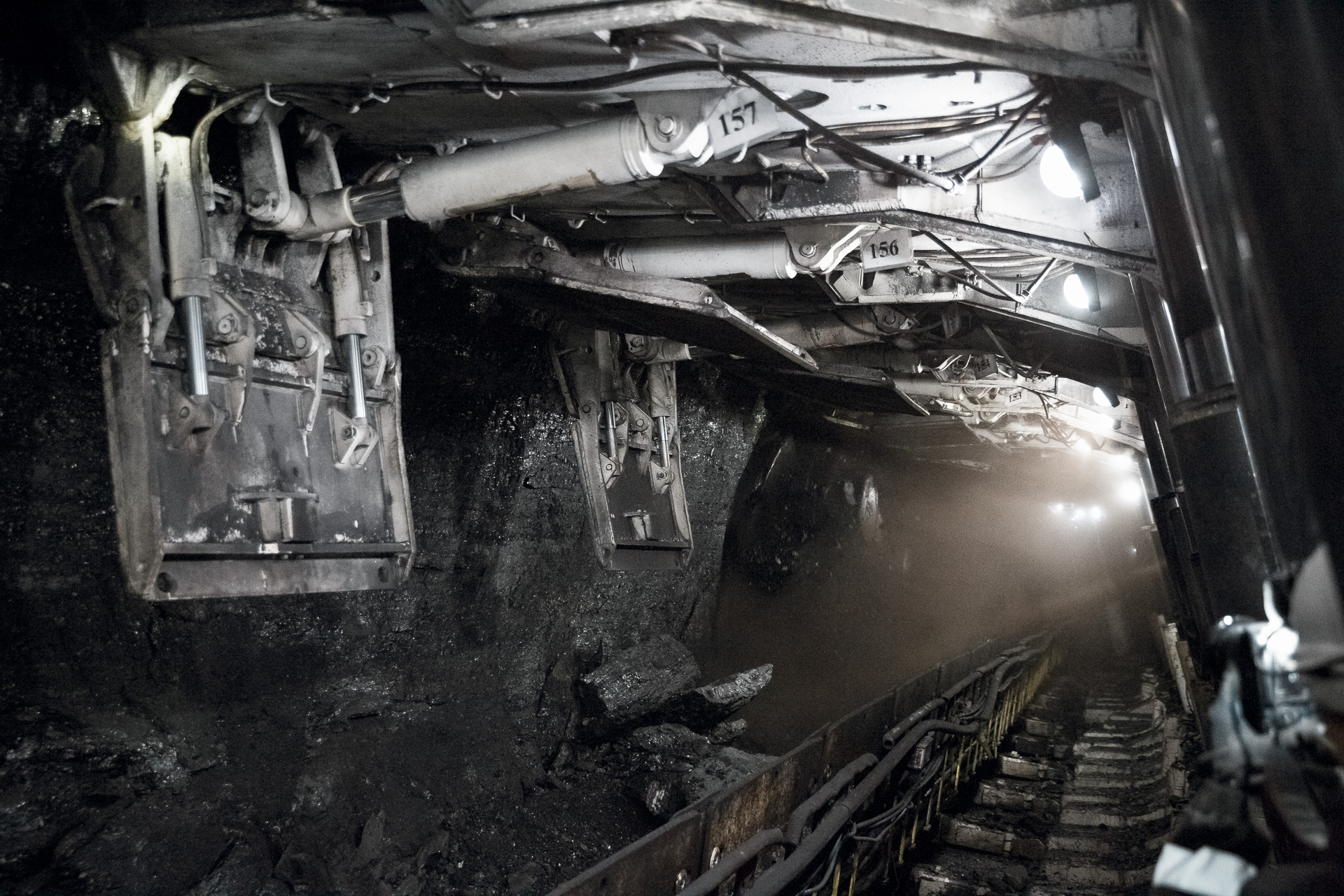 В Кузбассе суд на три месяца запретил работу шахты «Осинниковская». Неделю назад там погиб человек