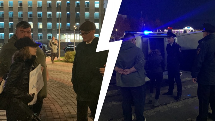 Полицейские задержали двоих человек на площади возле администрации Сургута. Публикуем фото