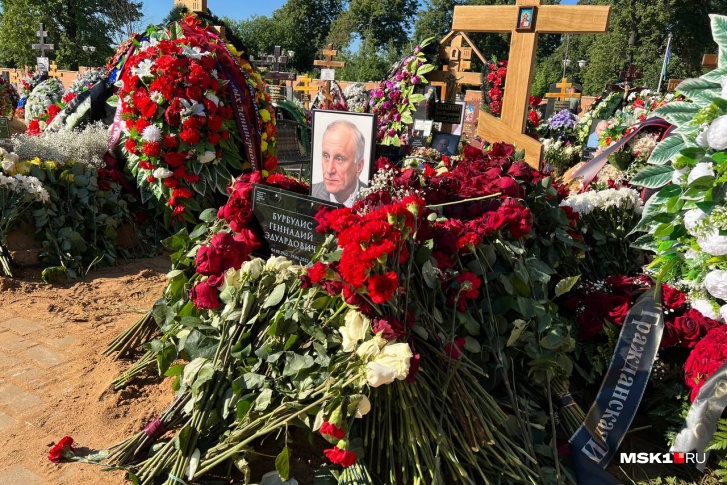 Церемония длилась полтора часа в траурном зале Троекуровского кладбища Церемония длилась полтора часа в траурном зале Троекуровского кладбища