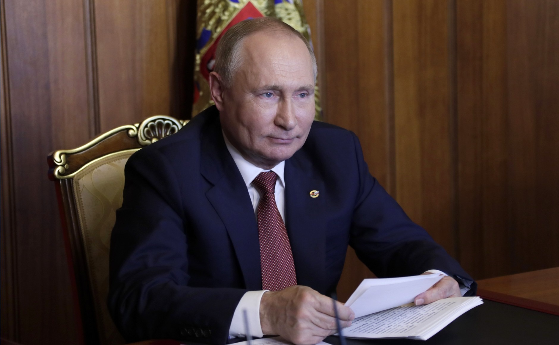 Владимир Путин вручил госнаграды уральским медикам