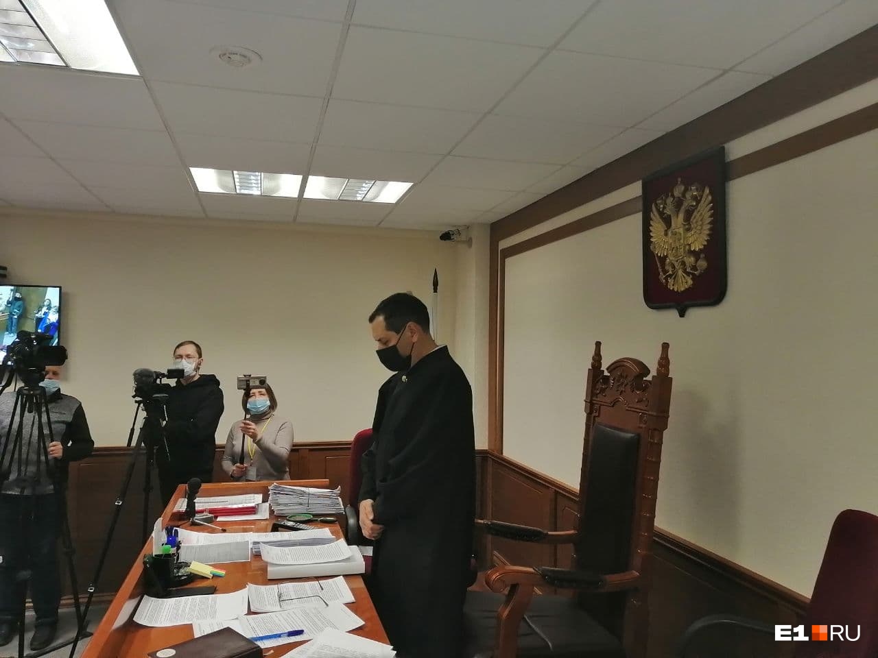 Отменят ли QR-коды в Свердловской области? Онлайн из зала суда