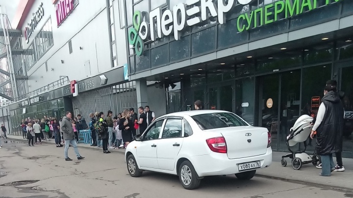 В Ярославле из-за сообщения о минировании эвакуировали торговый центр