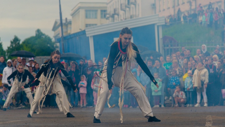 Уличные театры — в городе: показываем на видео, как открывали любимый фестиваль Архангельска