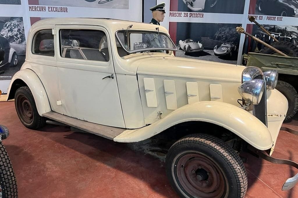 В музее в Зеленогорске приставы опечатали немецкий ретроавтомобиль за долги хозяина