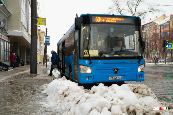 По словам перевозчиков, автобусы существенно подорожали