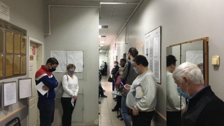 «Слушаем часами полонез на линии»: ярославцы массово жалуются на работу регистратур в поликлиниках