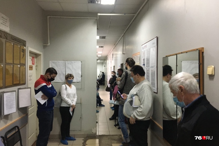 Жители Ярославля жалуются на плохую работу регистратур и гигантские очереди в поликлиниках