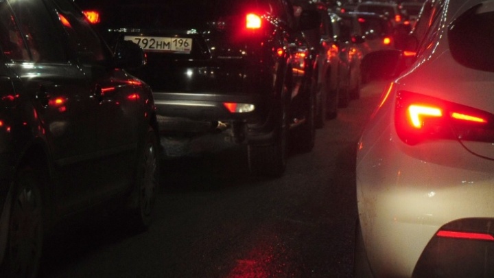 «Множество машин на аварийке»: на Серовском тракте произошло массовое ДТП