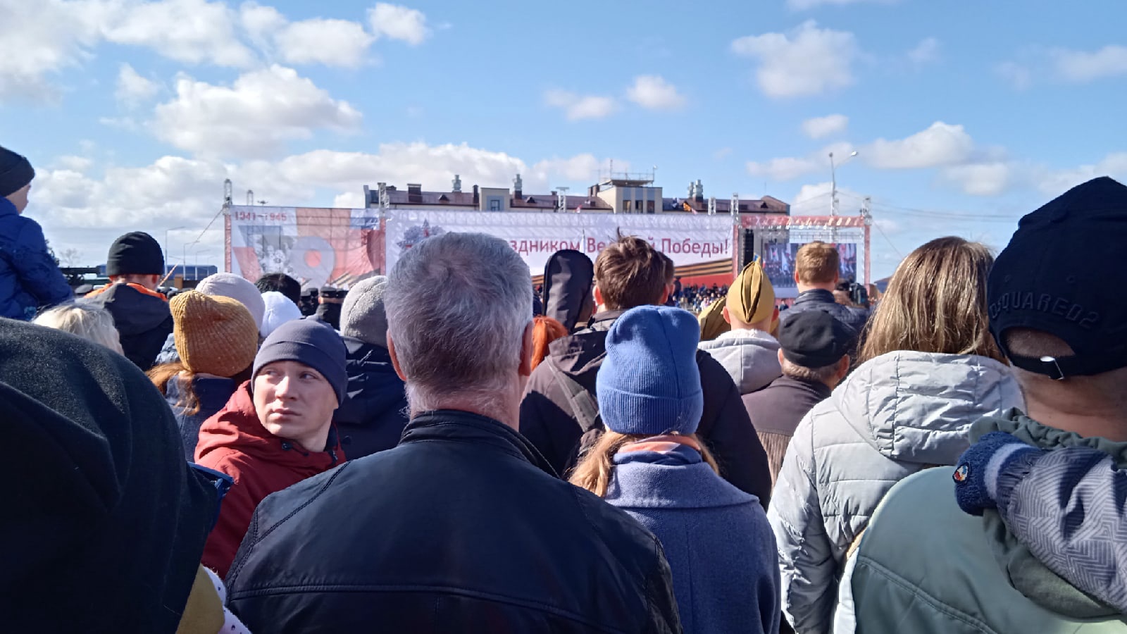 Кто-то шутит, что надо было взять с собой табуретку Кто-то шутит, что надо было взять с собой табуретку