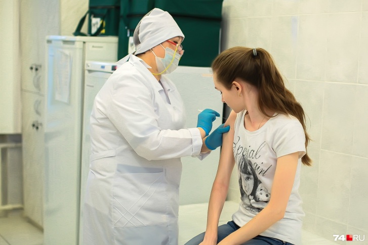 Вакцинация детей во многом схожа с аналогичным процессом у взрослых