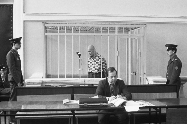 Суд над ростовским сексуальным маньяком-убийцей Андреем Чикатило