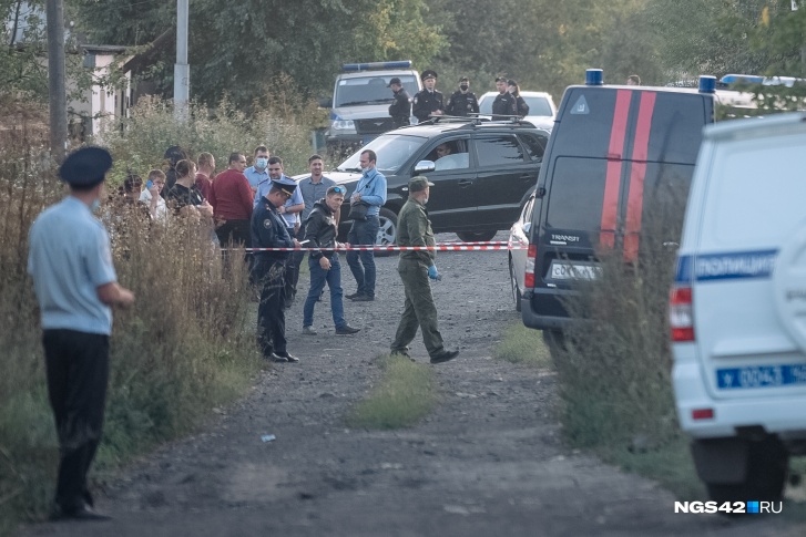 Силовики на месте обнаружения тел девочек осенью прошлого года Силовики на месте обнаружения тел девочек осенью прошлого года