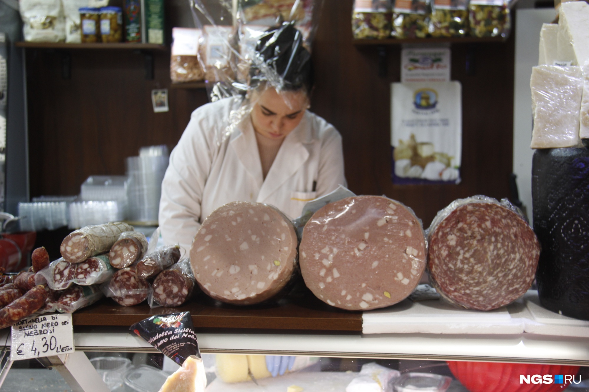 «Бабушка» «докторской» колбасы — итальянская мортаделла на римском рынке Трионфале