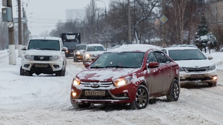 Аномальная аварийность на дорогах: в Волгограде за 16 часов произошло почти 100 аварий