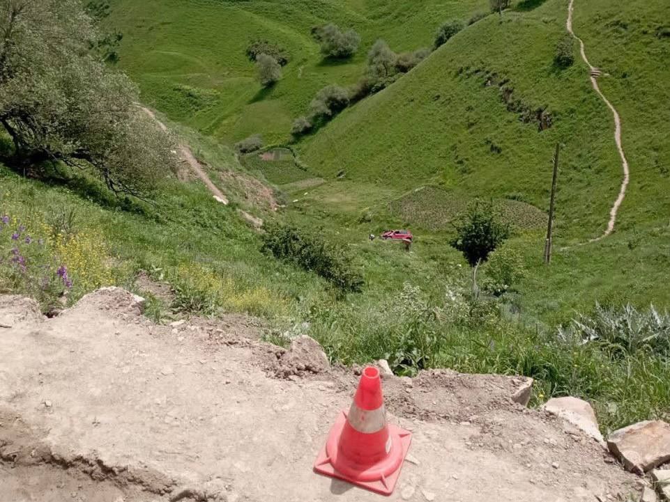 Машина с туристами улетела с обрыва в Дагестане. Погибла женщина