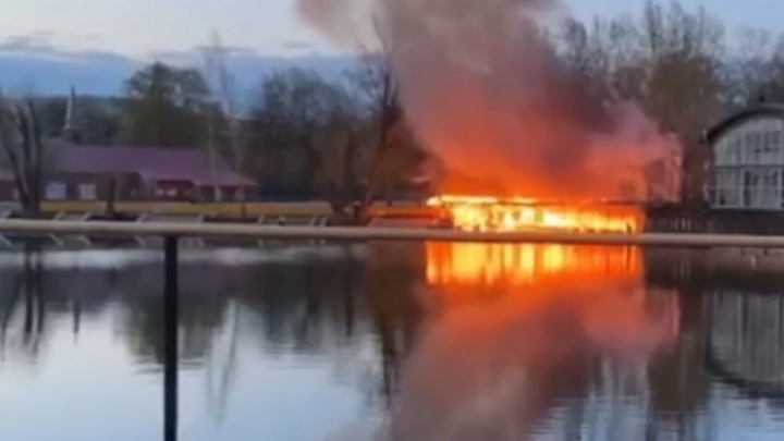 Стали известны подробности пожара в уфимском парке Якутова