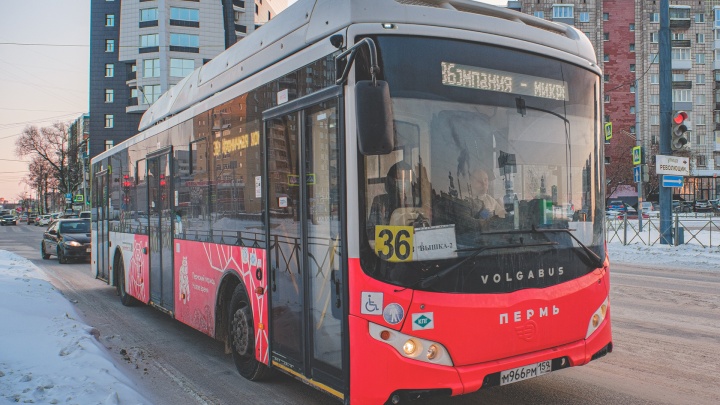 Еще два автобусных маршрута в Перми перейдут на бескондукторную систему оплаты проезда