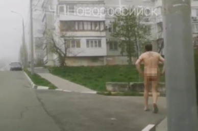 Голый мужчина бегал по улицам Новороссийска