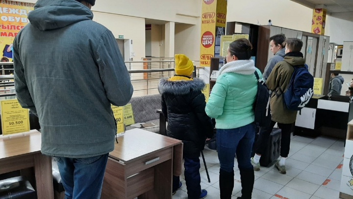 Не только за сахаром: в одном из магазинов ярославцы выстроились в очередь, чтобы купить мебель