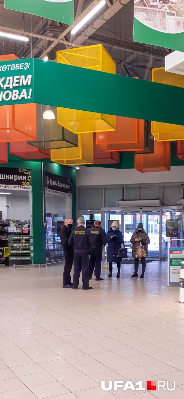Достаточно просто показать QR-код, чтобы попасть в гипермаркет Достаточно просто показать QR-код, чтобы попасть в гипермаркет
