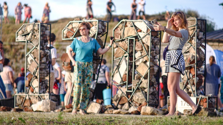 Устраивали пикники, танцевали и делали селфи: как северяне отдыхали на Дне Новодвинской крепости