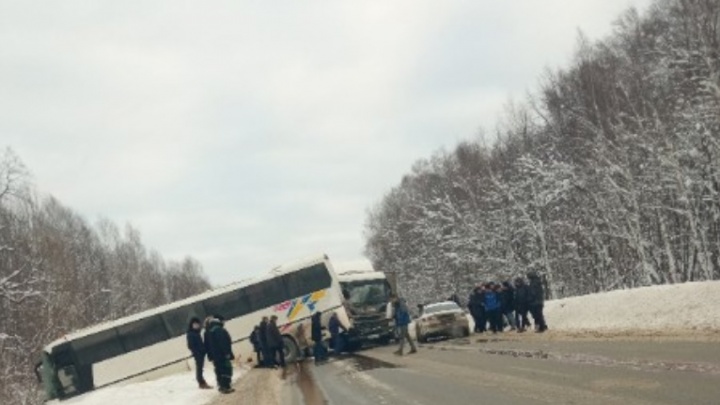 В ГИБДД рассказали обстоятельства аварии с автобусом на трассе М-5 в Челябинской области