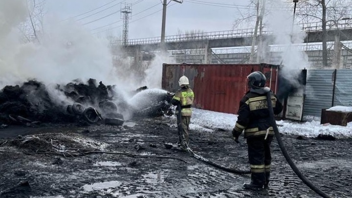 Мэр Новокузнецка рассказал об ущербе экологии при пожаре на складе шин и призвал найти виновника