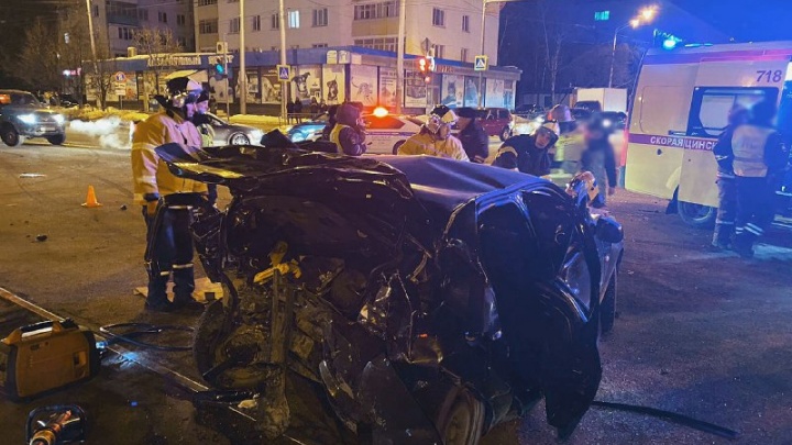 В Уфе пьяный водитель устроил ДТП, уходя от ДПС. В аварии пострадали пять человек