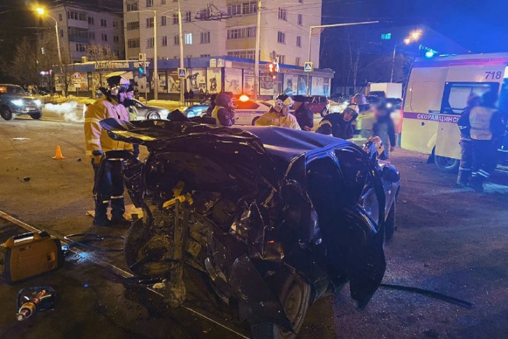 Спасателям пришлось деблокировать одного из пассажиров Спасателям пришлось деблокировать одного из пассажиров