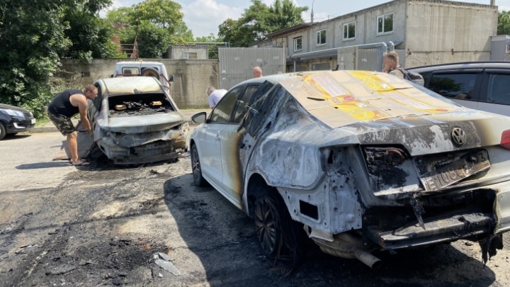 В Краснодаре вынесли приговор мужчине, который поджег автомобили на парковке